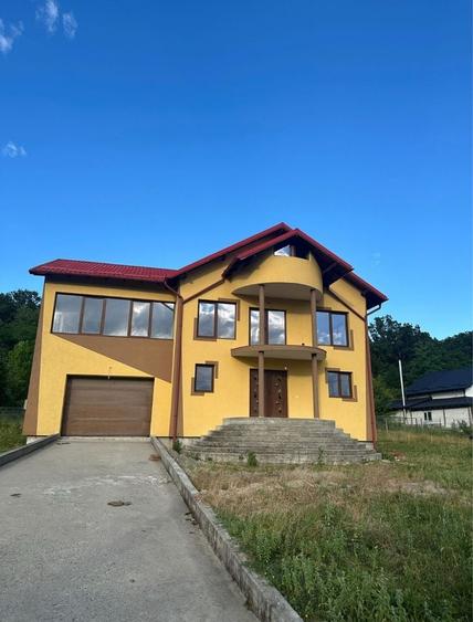 Casă cu 4 camere în Cotmeana