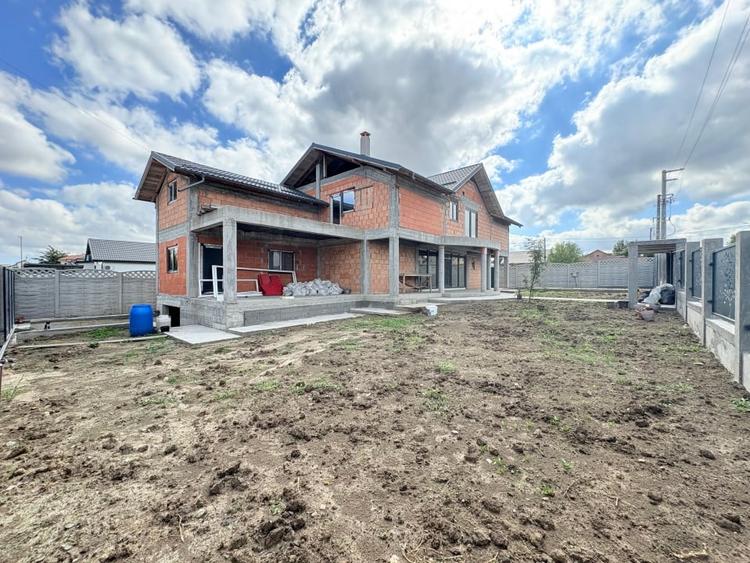 Casă individuală cu 6 camere cu Canalizare în Valu lui Traian