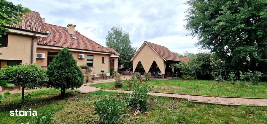 Casă cu 6 camere cu Canalizare în Trei Stejari