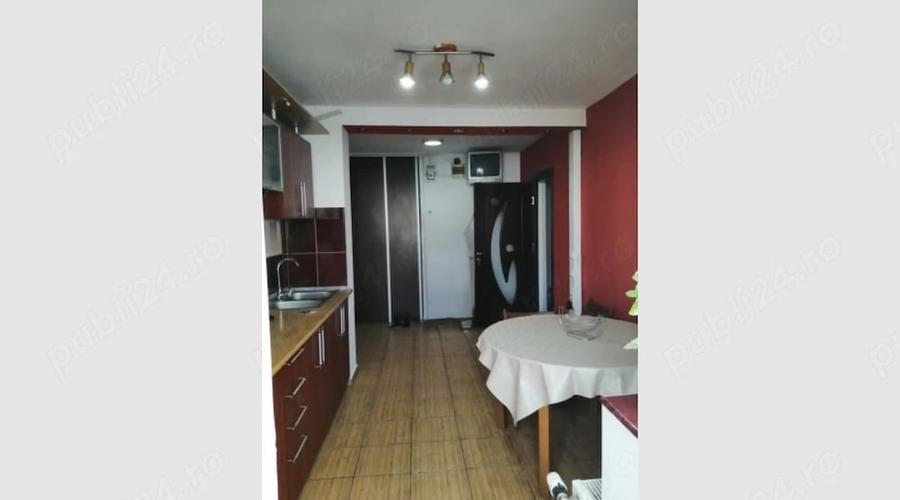 Apartament cu 3 camere decomandat în Berceni