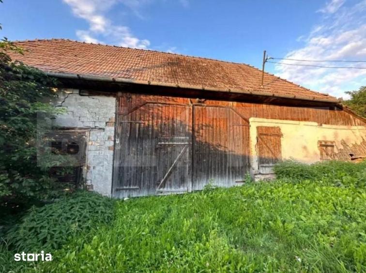Casă cu 2 camere cu Teren 2331 Mp în Petrești