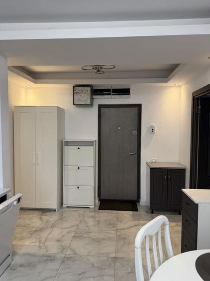 Apartament cu 3 camere semidecomandat în Tineretului
