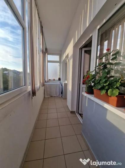 Apartament cu 3 camere decomandat în Vest