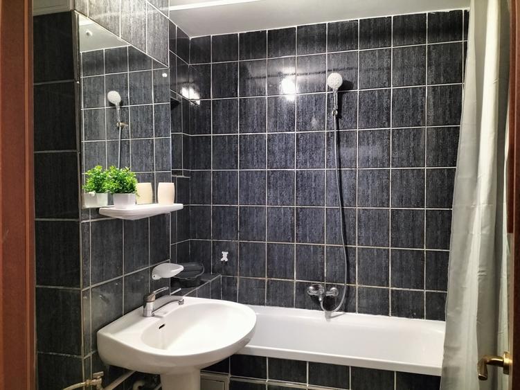 Apartament cu 3 camere decomandat în Drumul Carului