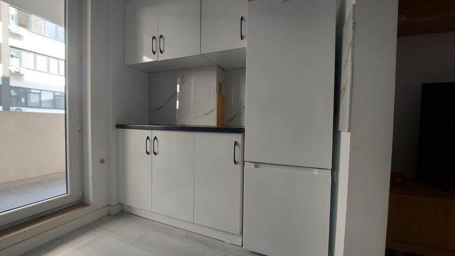 Apartament cu 2 camere semidecomandat în Berceni