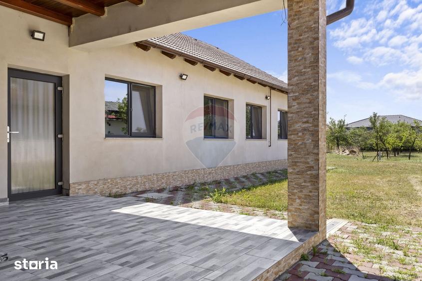 Casă cu 7 camere cu Teren 1363 Mp în Sânnicolau Mic