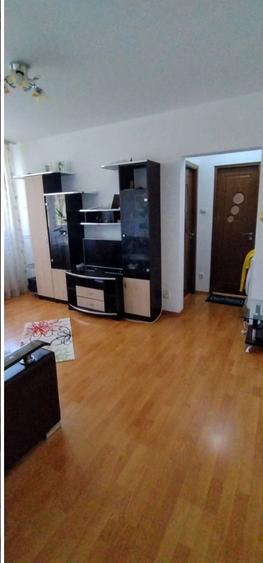 Apartament cu 3 camere semidecomandat în Drumul Taberei