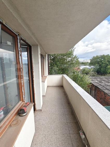 Apartament cu 3 camere decomandat în Careiului