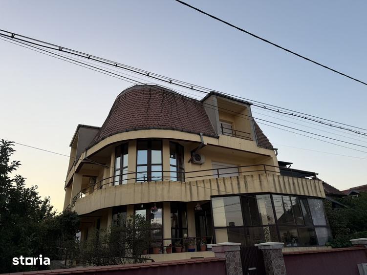 Casă cu 5 camere cu Teren 250 Mp în Ferentari