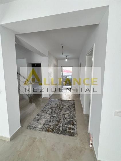 Casă individuală cu 5 camere cu Canalizare în Berceni