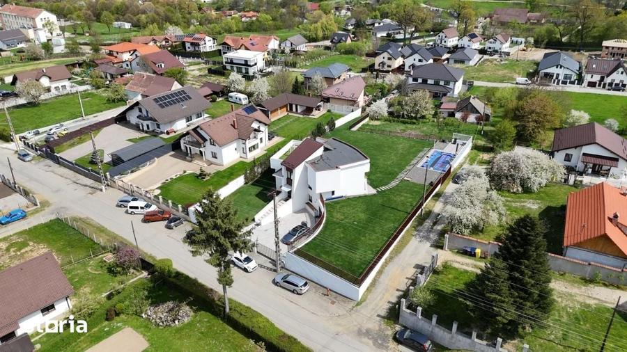 Vila de lux 5 camere +1500mp teren Cisnadie - 2