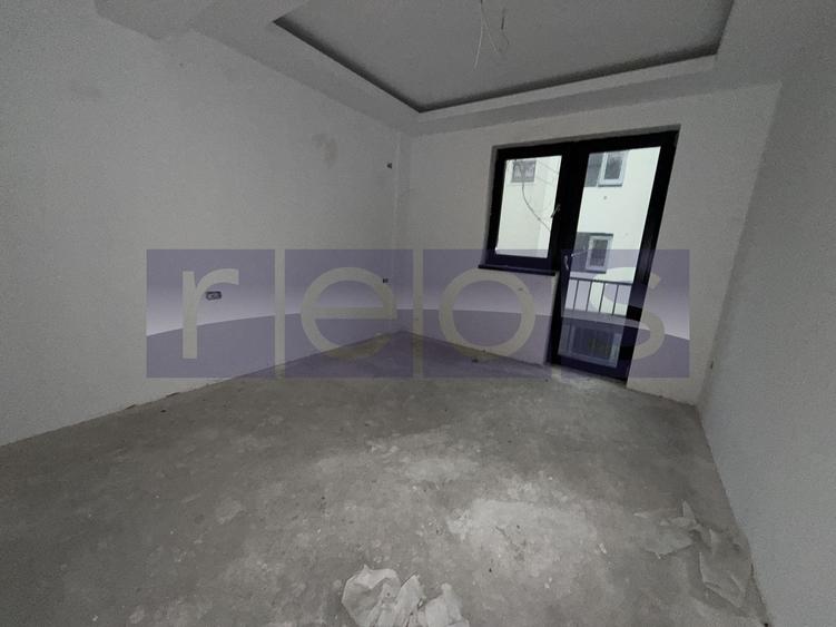 Casă individuală cu 13 camere cu Teren 100 Mp în Vitan