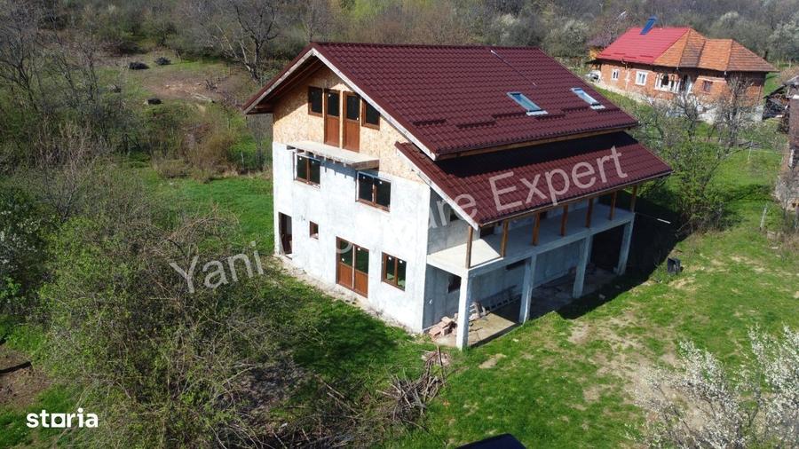 Casă cu 4 camere în Corbșori
