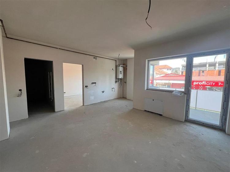 Apartament cu 3 camere decomandat în Săsar