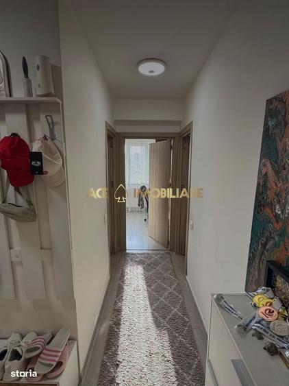 Apartament cu 3 camere decomandat în Titan — fotografia 1