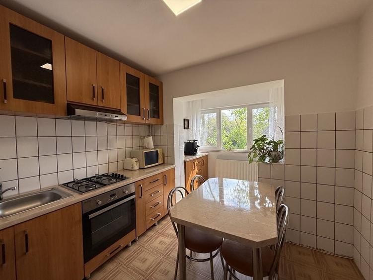Apartament cu 3 camere decomandat în Aradului