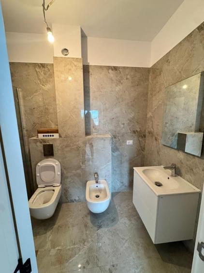Apartament cu 2 camere decomandat în Siloz