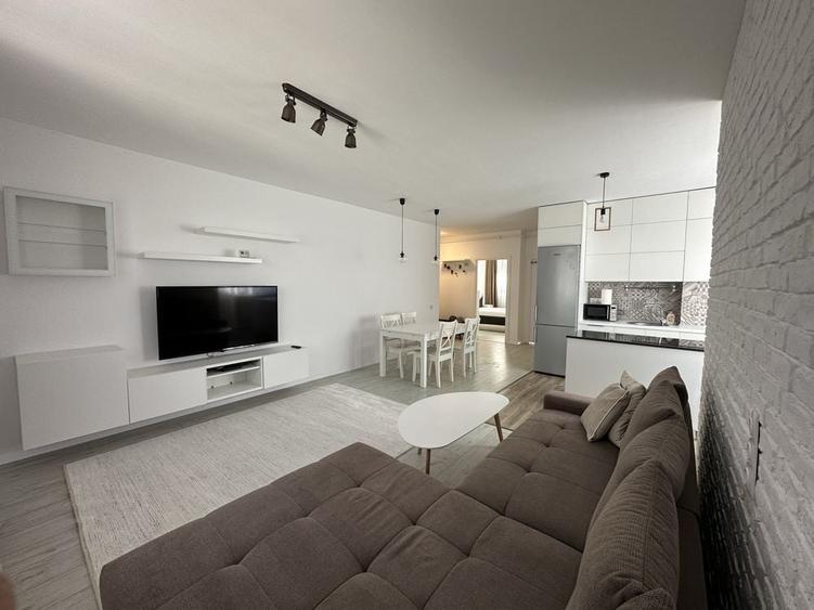 Apartament cu 3 camere decomandat în Florești