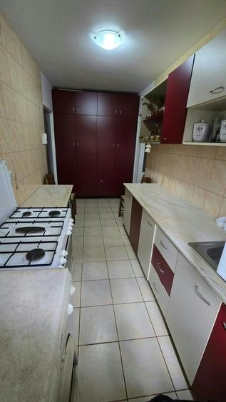 Apartament cu 3 camere semidecomandat în Alexandru cel Bun