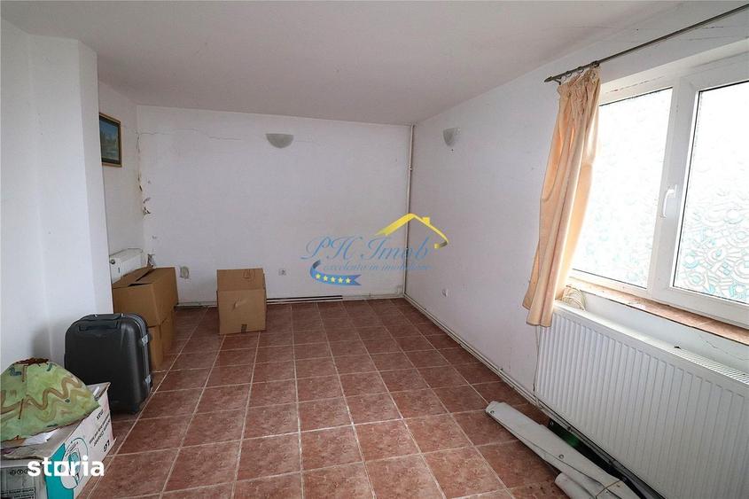 Apartament cu 3 camere în Podul Vadului