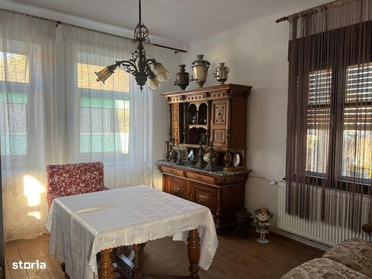 Casă cu 4 camere cu Canalizare în Central