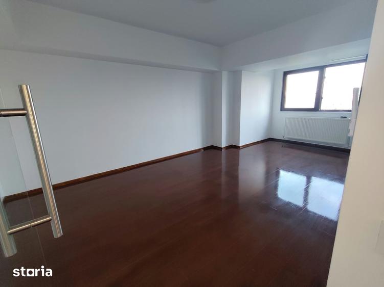 Apartament cu 6 camere în Unirii