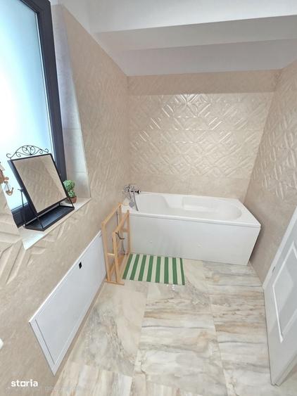 Casă cu 4 camere cu Teren 440 Mp în Central