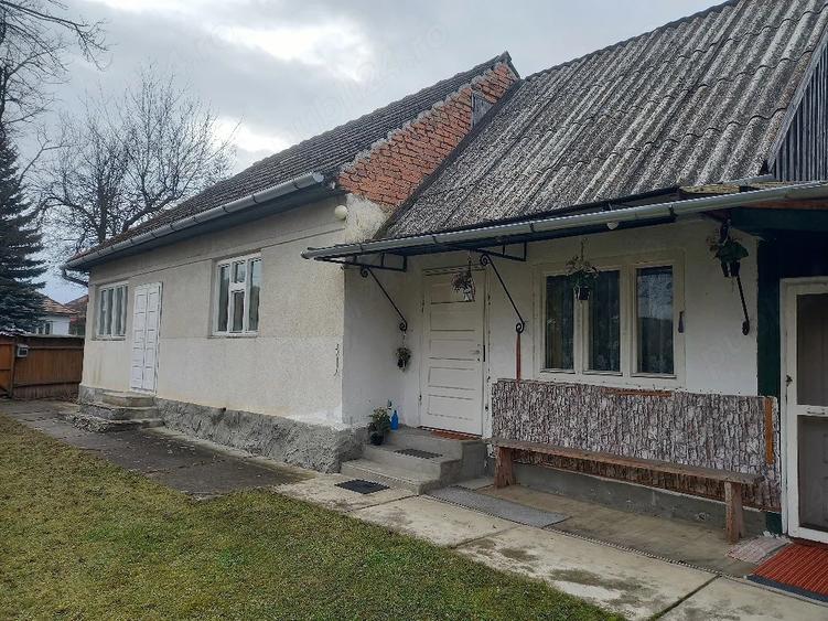Casă cu 2 camere cu Teren 3549 Mp în Central