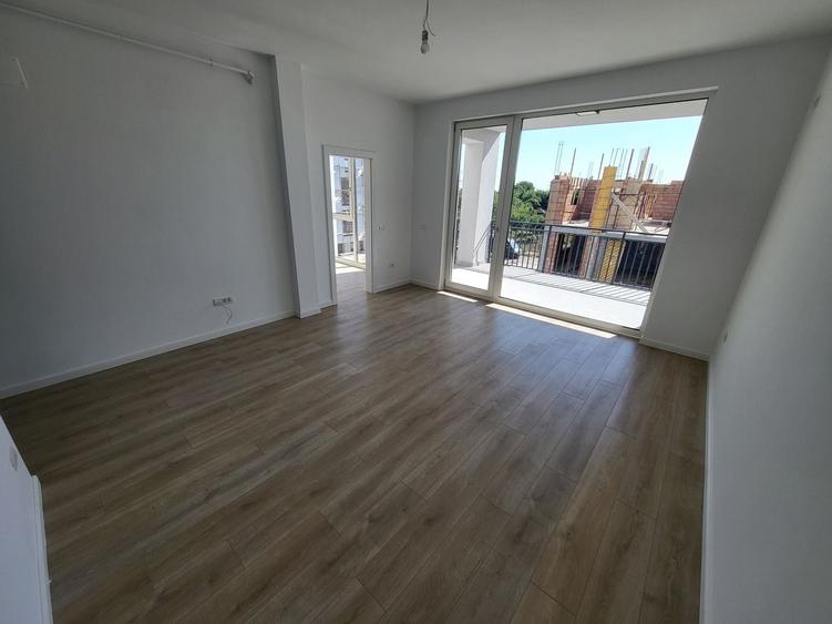 Apartament cu 2 camere decomandat în Girocului