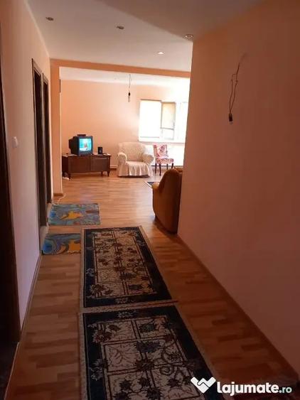 Casă cu 7 camere în Mărunțișu