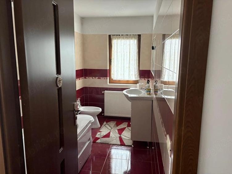 Casă cu 4 camere cu Teren 500 Mp în Central