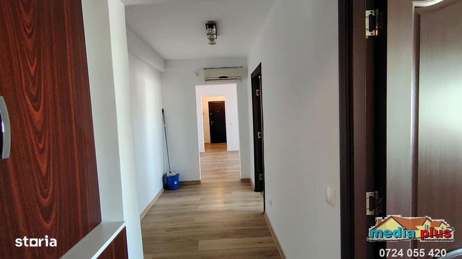 Apartament cu 3 camere semidecomandat în Micro 16