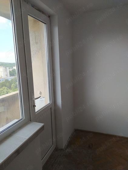 Apartament cu 3 camere decomandat în Onești