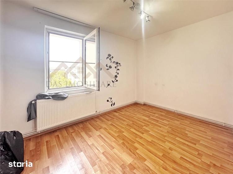 Apartament cu 4 camere decomandat în Vasile Alecsandri
