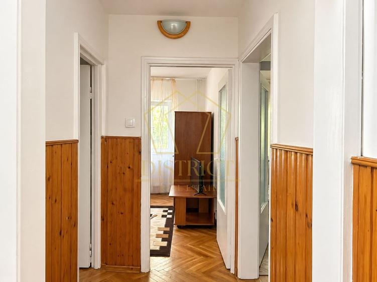 Apartament cu 3 camere decomandat, mobilat în Aradului