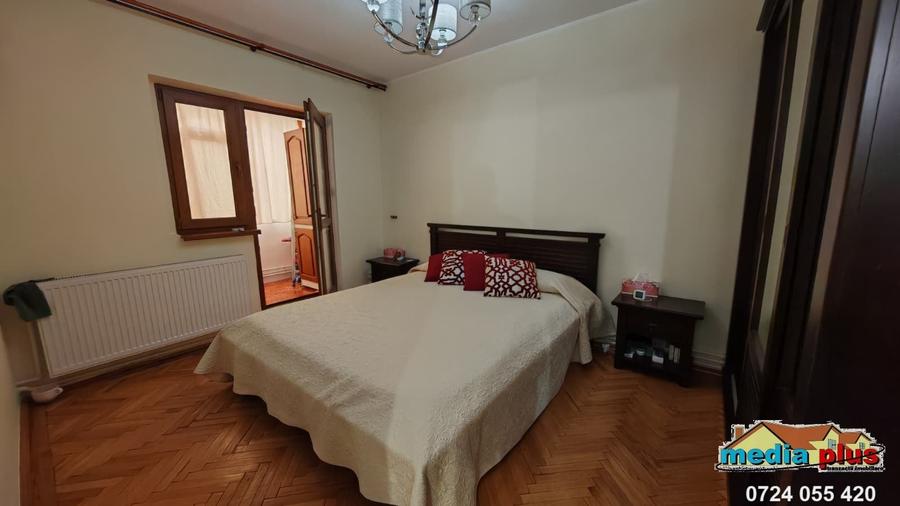 Apartament cu 4 camere decomandat în I. C. Frimu