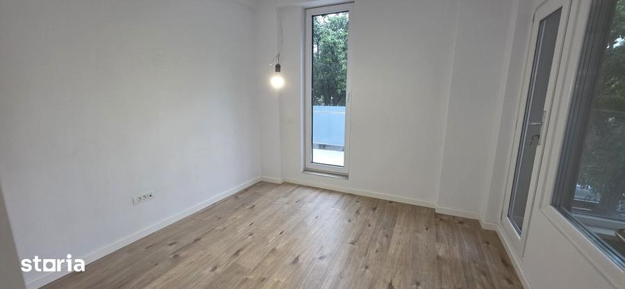 Casă cu 6 camere cu Teren 180 Mp în Grivița