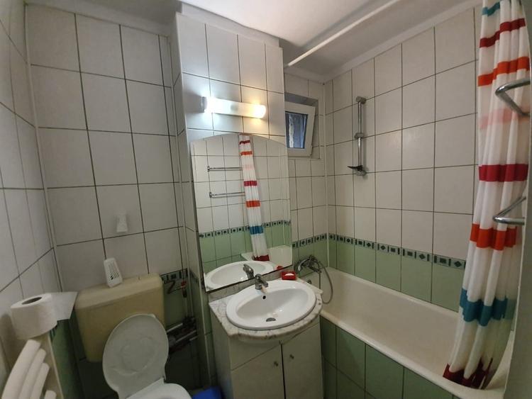 Apartament cu 2 camere semidecomandat în Teiul Doamnei