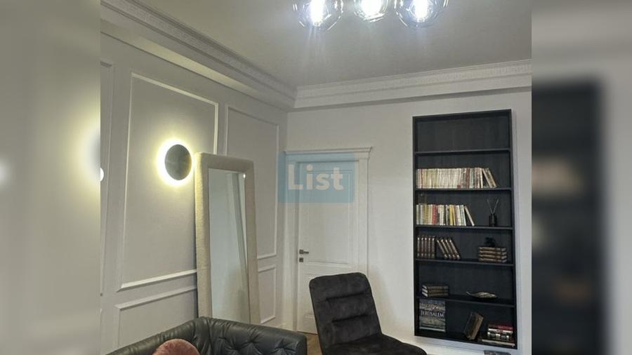 Apartament cu 4 camere decomandat în Victoriei