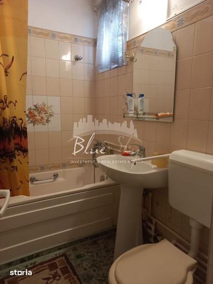 Apartament cu 4 camere decomandat, mobilat în Far