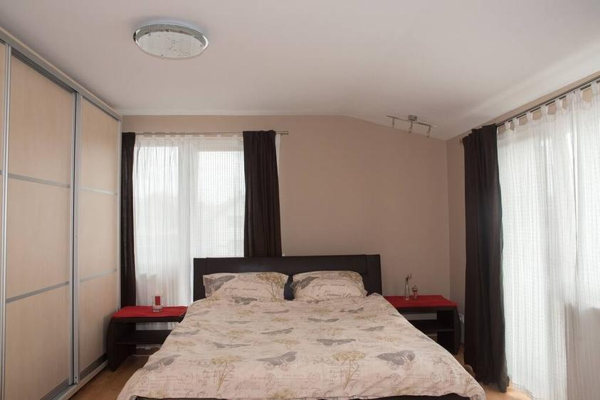 Apartament cu 4 camere decomandat, mobilat în Între Lacuri