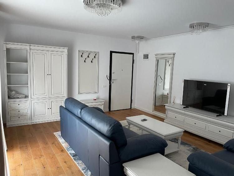 Apartament cu 4 camere decomandat, mobilat în Băneasa