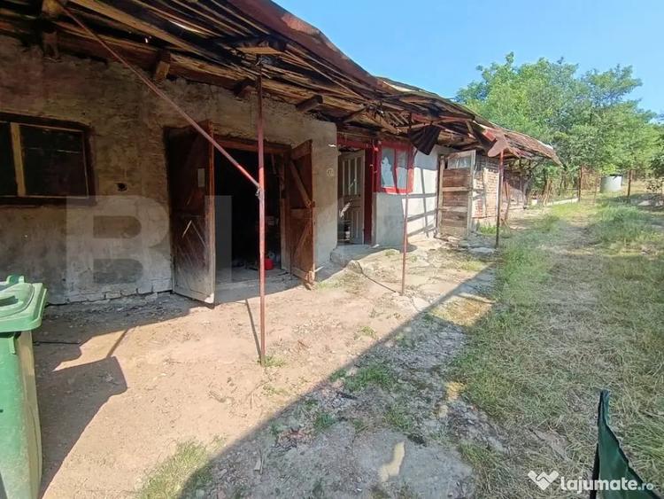 Casă cu 2 camere cu Teren 3350 Mp în Central