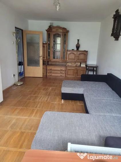 Apartament cu 4 camere decomandat în Est