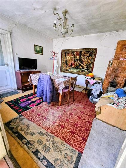 Casă individuală cu 5 camere cu Canalizare în Chercea