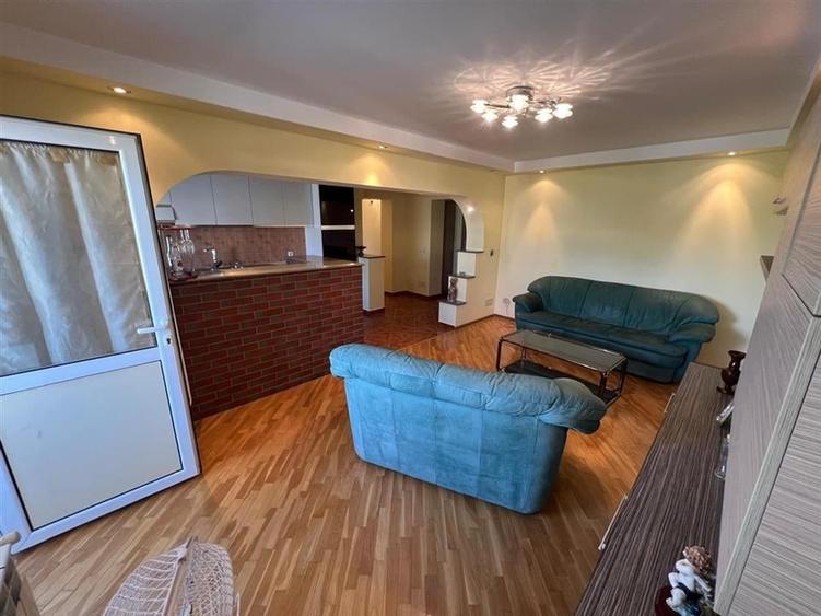 Apartament cu 3 camere decomandat, mobilat în Bahne
