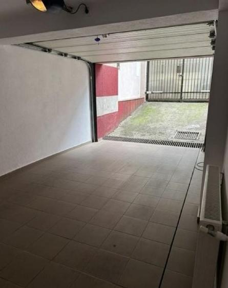 Casă individuală cu 5 camere cu Teren 250 Mp în Tei