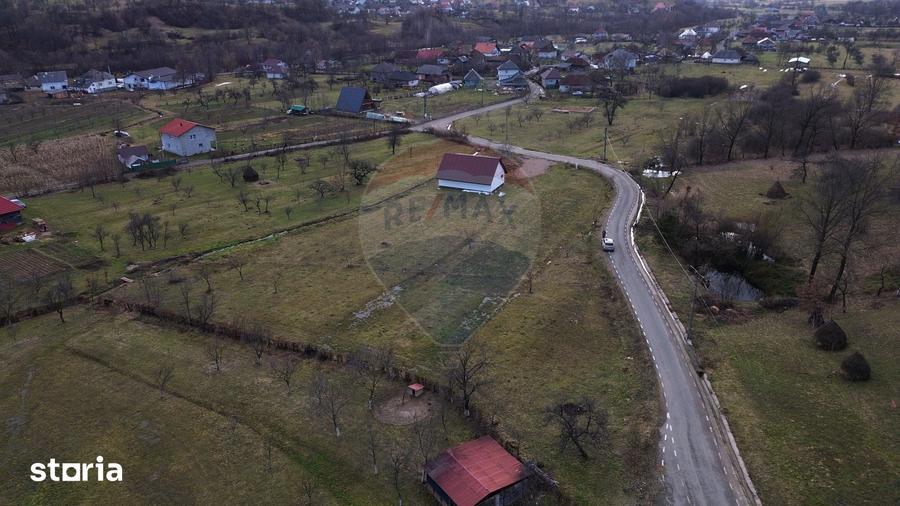 Teren de 2007 mp, în Șișești