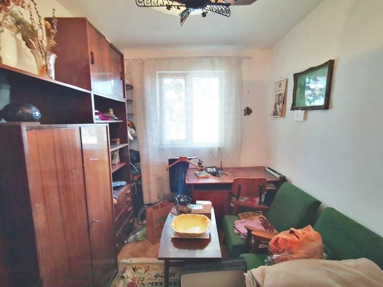 Apartament cu 3 camere semidecomandat în Bucureștii Noi