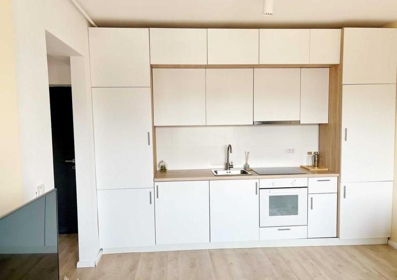 Apartament cu 2 camere, mobilat în Regie